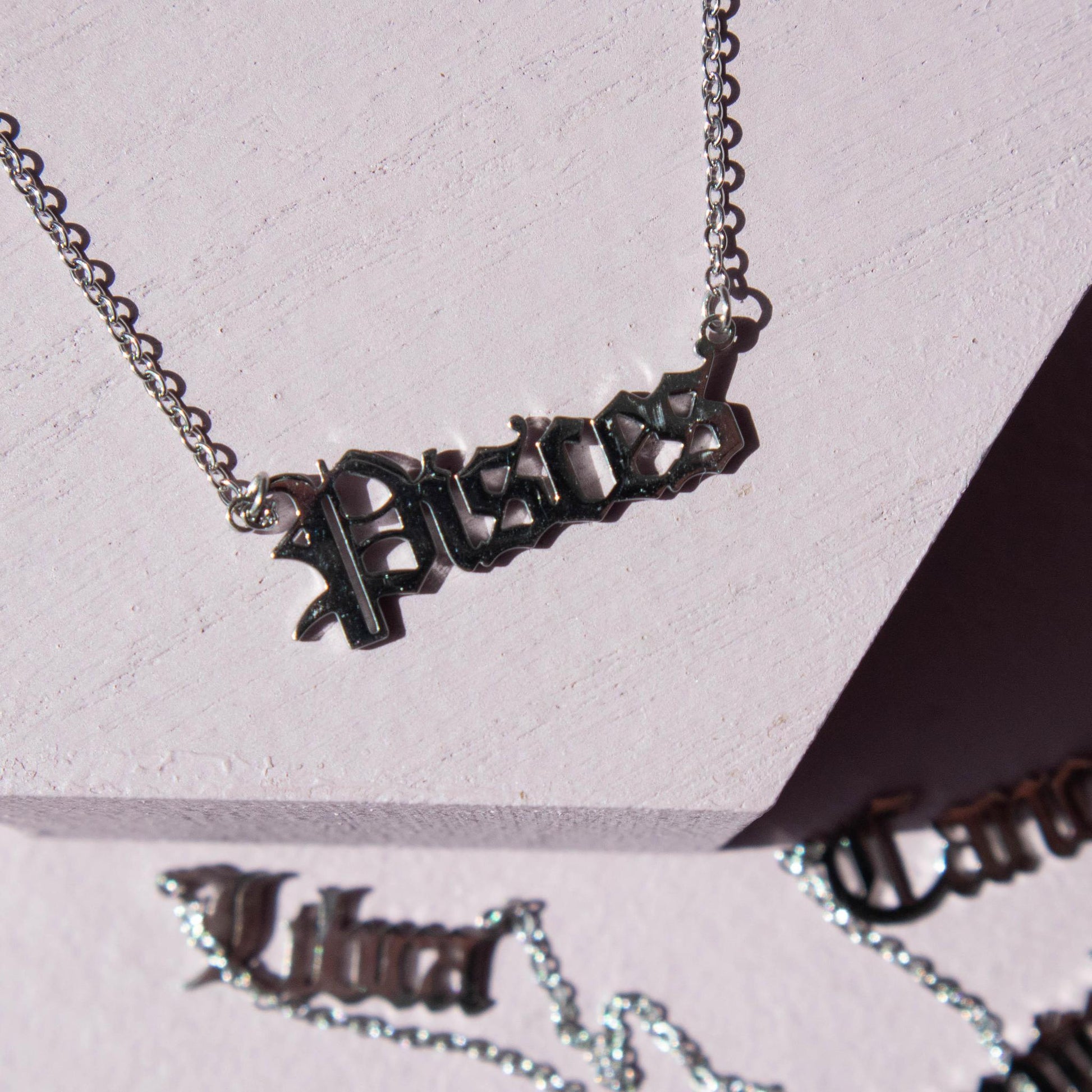 pisces, pisces zodiac, pisces necklace, pisces chain, pisces jewelry, pisces script, pisces script necklace, zodiac jewelry, zodiac sign necklace, zodiac sign chain