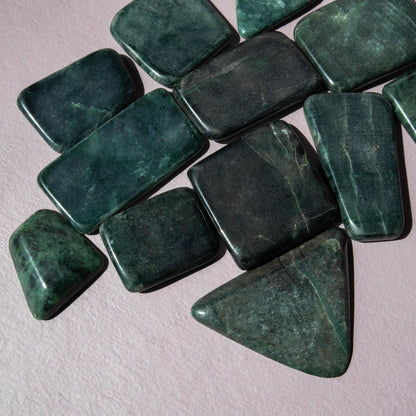 jadeite, jadeite flat, crystal flat, flat crystal, jadeite crystal, jadeite stone, jadeite gemstone, jadeite properties, jadeite healing properties, jadeite metaphysical properties, jadeite meaning