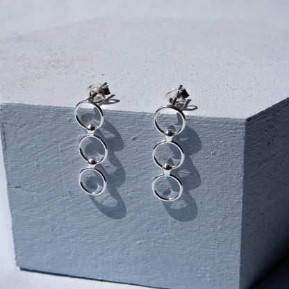 sterling silver earrings, sterling silver jewelry, sterling silver stud earrings, stud earrings, silver stud earrings, circle earrings, linked circle sterling silver stud earrings