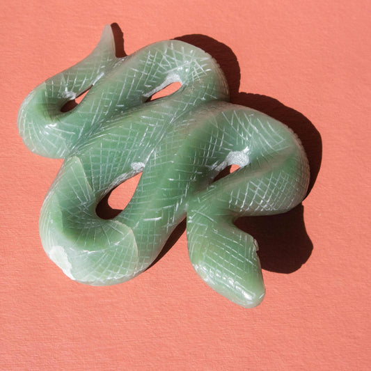 green aventurine, green aventurine serpent, crystal serpent, green aventurine snake, crystal snake, green aventurine crystal, green aventurine stone, green aventurine properties, green aventurine healing properties, green aventurine metaphysical properties, green aventurine meaning