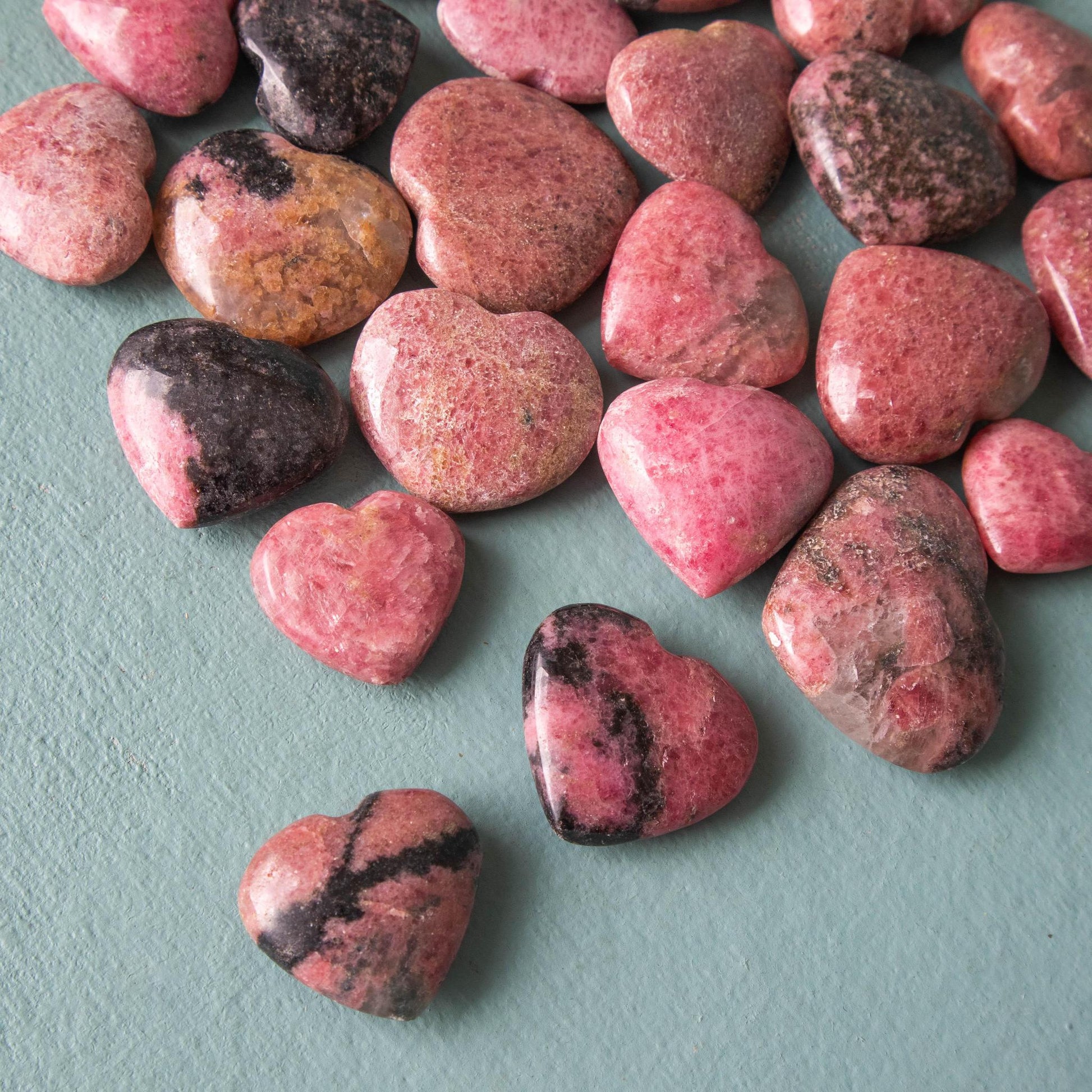 rhodonite metaphysical properties, rhodonite spiritual meaning, rhodonite meaning, rhodonite healing properties, rhodonite chakra, rhodonite mini heart, rhodonite heart