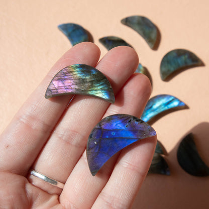 labradorite, labradorite crescent moon, labradorite moon, crystal moon, gemstone moon, labradorite crystal, labradorite stone, labradorite properties, labradorite healing properties, labradorite metaphysical properties, labradorite meaning