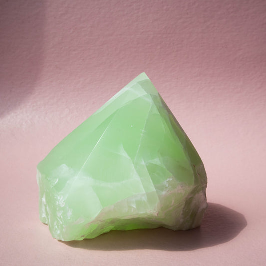 green calcite, green calcite top polished, polished green calcite, crystal point, crystal top, green calcite crystal, green calcite stone, green calcite gemstone, green calcite properties, green calcite healing properties, green calcite metaphysical properties, green calcite meaning