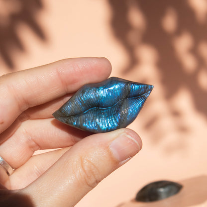 labradorite, labradorite lips, labradorite mouth, crystal lips, crystal mouth, gemstone lips, gemstone mouth, labradorite crystal, labradorite stone, labradorite gemstone, labradorite properties, labradorite healing properties, labradorite metaphysical properties, labradorite meaning