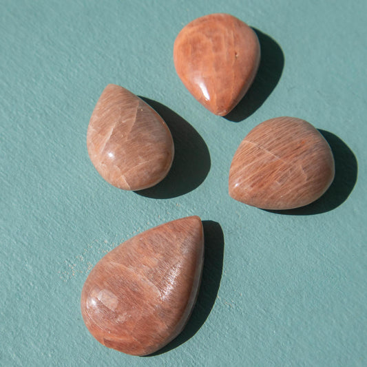 peach moonstone, peach moonstone drop, crystal drop, peach moonstone crystal, peach moonstone properties, peach moonstone healing properties, peach moonstone meaning, moonstone, moonstone drop, moonstone crystal, moonstone properties, moonstone healing properties, moonstone meaning